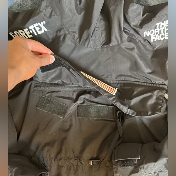 Chest: 44"
Shoulder: 24"
Sleeve: 35"
Length: 29"
Fabric:Nylon
Color:Black
Size:M - Picture 3 of 6